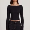 Top cu guler barcă și mâneci lungi Charliane din Modal, negru