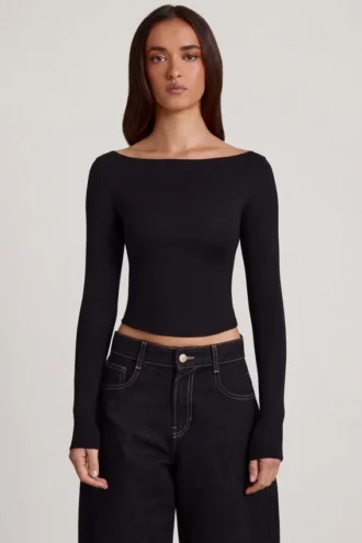 Top cu guler barcă și mâneci lungi Charliane din Modal, negru