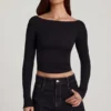 Top cu guler barcă și mâneci lungi Charliane din Modal, negru