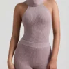 Top cu guler înalt și spate decupat din tricot cu nervuri Sakari, culoare gri-maro Top cu guler înalt și spate decupat din tricot cu nervuri Sakari, culoare gri-maro