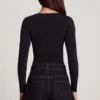 Top cu mâneci lungi, decolteu în formă de inimă și volane, din jersey moale Vayla, negru Top cu mâneci lungi, decolteu în formă de inimă și volane, din jersey moale Vayla, negru