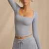 Top cu mâneci lungi din modal cu nervuri, în albastru deschis Top cu mâneci lungi din modal cu nervuri, în albastru deschis