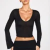Top cu mâneci lungi și decolteu adânc din tricot transparent Liah, negru Top cu mâneci lungi și decolteu adânc din tricot transparent Liah, negru