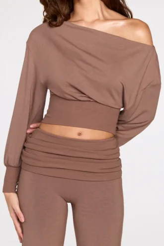 Pantaloni Thea Modal cu talie joasă și croi drept, în culoarea Mocha