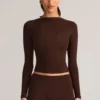 Top cu mâneci lungi și volane Alia din modal, în culoarea maro ciocolată Top cu mâneci lungi și volane Alia din modal, în culoarea maro ciocolată
