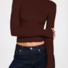 Top cu mâneci lungi și volane din modal cu nervuri Luisa, culoare maro ciocolată Top cu mâneci lungi și volane din modal cu nervuri Luisa, culoare maro ciocolată