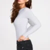 Top cu mâneci lungi și volane din modal cu nervuri Luisa, în culoarea gri