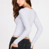 Top cu mâneci lungi și volane din modal cu nervuri Luisa, în culoarea gri