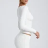 Top cu mâneci lungi și volane din modal Emry, în culoarea alb Top cu mâneci lungi și volane din modal Emry, în culoarea alb