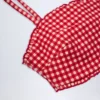 Top de bikini bandeau cu volane Portbou, în carouri roșii Top de bikini bandeau cu volane Portbou, în carouri roșii