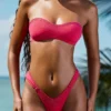 Slipuri de bikini Pacifico cu volane și decorațiuni, în nuanța roz zmeură Slipuri de bikini Pacifico cu volane și decorațiuni, în nuanța roz zmeură