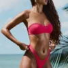 Slipuri de bikini Pacifico cu volane și decorațiuni, în nuanța roz zmeură Slipuri de bikini Pacifico cu volane și decorațiuni, în nuanța roz zmeură