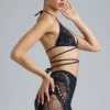 Top de bikini cu bretele încrucișate și ornamente Liberty, negru Top de bikini cu bretele încrucișate și ornamente Liberty, negru