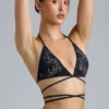 Top de bikini cu bretele încrucișate și ornamente Liberty, negru Top de bikini cu bretele încrucișate și ornamente Liberty, negru