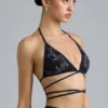 Top de bikini cu bretele încrucișate și ornamente Liberty, negru Top de bikini cu bretele încrucișate și ornamente Liberty, negru