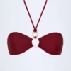 Top de bikini cu detalii metalice și drapaj, cu gât halter, de la Savai, în culoarea cireș închis Top de bikini cu detalii metalice și drapaj, cu gât halter, de la Savai, în culoarea cireș închis