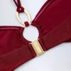 Top de bikini cu detalii metalice și drapaj, cu gât halter, de la Savai, în culoarea cireș închis Top de bikini cu detalii metalice și drapaj, cu gât halter, de la Savai, în culoarea cireș închis