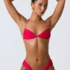 Top de bikini cu gât halter, cu volane și decorațiuni, model Clearwater, în roz zmeură Top de bikini cu gât halter, cu volane și decorațiuni, model Clearwater, în roz zmeură