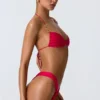 Top de bikini cu gât halter, cu volane și decorațiuni, model Clearwater, în roz zmeură Top de bikini cu gât halter, cu volane și decorațiuni, model Clearwater, în roz zmeură