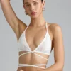 Top de bikini Liberty cu bretele încrucișate și ornamente, în culoarea Ivory Top de bikini Liberty cu bretele încrucișate și ornamente, în culoarea Ivory