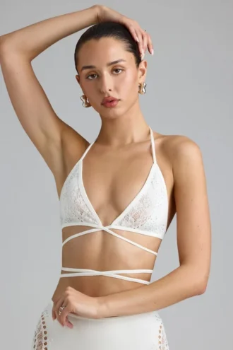 top de bikini liberty cu bretele ncruciate i ornamente n culoarea ivory 2 330x495 - Top de bikini Liberty cu bretele &icirc;ncrucișate și ornamente, &icirc;n culoarea Ivory