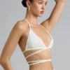 Top de bikini Liberty cu bretele încrucișate și ornamente, în culoarea Ivory Top de bikini Liberty cu bretele încrucișate și ornamente, în culoarea Ivory