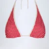 Top de bikini Morella cu gât în V, în carouri roșii Top de bikini Morella cu gât în V, în carouri roșii