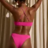 Icaria Hardware – Detaliu: slipuri de bikini integral în culoarea fucsia Icaria Hardware – Detaliu: slipuri de bikini integral în culoarea fucsia