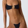 Top de bikini negru cu decupaje și lanțuri Sanibel