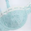 Top de bikini Ravello cu sârmă și balconetă, cu broderie englezească, în albastru pudră Top de bikini Ravello cu sârmă și balconetă, cu broderie englezească, în albastru pudră