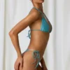 Top de bikini triunghiular cu bretele duble Tropics în turcoaz Top de bikini triunghiular cu bretele duble Tropics în turcoaz