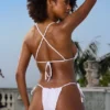 Top de bikini triunghiular cu gât halter Crinkle Costume de baie, alb Top de bikini triunghiular cu gât halter Crinkle Costume de baie, alb