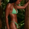 Top de bikini triunghiular Seersucker multi-wear în verde spumă de mare Top de bikini triunghiular Seersucker multi-wear în verde spumă de mare