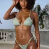Top de costume de baie triunghiular cu gât halter din țesătură crinkle, culoare salvie Top de costume de baie triunghiular cu gât halter din țesătură crinkle, culoare salvie