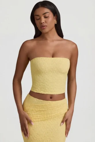 Top din dantelă fără bretele cu volane Tamia, în galben pastel