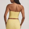 Top din dantelă fără bretele cu volane Tamia, în galben pastel Top din dantelă fără bretele cu volane Tamia, în galben pastel