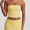Top din dantelă fără bretele cu volane Tamia, în galben pastel Top din dantelă fără bretele cu volane Tamia, în galben pastel