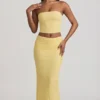 Top din dantelă fără bretele cu volane Tamia, în galben pastel Top din dantelă fără bretele cu volane Tamia, în galben pastel