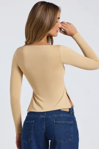 Top Fiora din modal cu decolteu în formă de inimă și spate decupat, în culoarea nisip