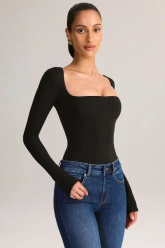 Top Kaia din modal, cu guler pătrat și mâneci lungi, în culoarea neagră