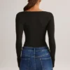 Top Kaia din modal, cu guler pătrat și mâneci lungi, în culoarea neagră Top Kaia din modal, cu guler pătrat și mâneci lungi, în culoarea neagră