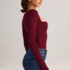 Top Kaia din modal, cu guler pătrat și mâneci lungi, în culoarea vin Top Kaia din modal, cu guler pătrat și mâneci lungi, în culoarea vin