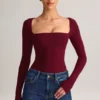 Top Kaia din modal, cu guler pătrat și mâneci lungi, în culoarea vin Top Kaia din modal, cu guler pătrat și mâneci lungi, în culoarea vin
