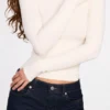 Top Luisa cu mâneci lungi, din modal cu nervuri și drapaj, în culoarea ivoriu Top Luisa cu mâneci lungi, din modal cu nervuri și drapaj, în culoarea ivoriu