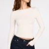 Top Luisa cu mâneci lungi, din modal cu nervuri și drapaj, în culoarea ivoriu Top Luisa cu mâneci lungi, din modal cu nervuri și drapaj, în culoarea ivoriu
