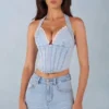 Top în stil corset Lotta cu gât halter din denim deschis Top în stil corset Lotta cu gât halter din denim deschis