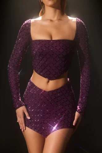 Top scurt asimetric cu ornamente Thora, în culoarea violet închis
