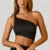 Top scurt asimetric cu volane Brisa, negru Top scurt asimetric cu volane Brisa, negru