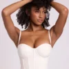 Top scurt corset cu sârmă din vinil Cassandra, alb Top scurt corset cu sârmă din vinil Cassandra, alb