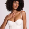 Top scurt corset cu sârmă din vinil Cassandra, alb Top scurt corset cu sârmă din vinil Cassandra, alb